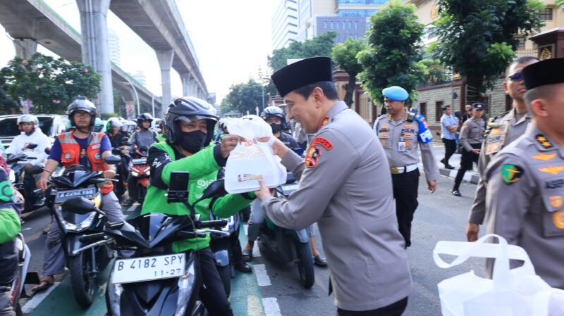 Polri dan Media Bersinergi Berbagi Takjil Serentak di Seluruh Indonesia. Foto: ist